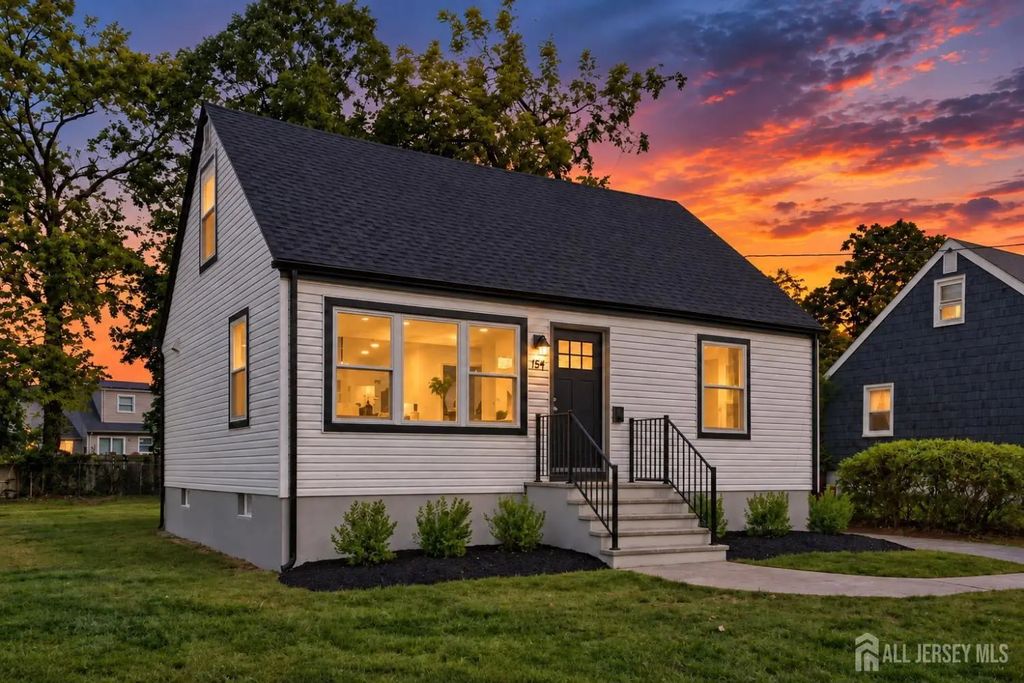 154 Oakmanor Parkway, South Plainfield