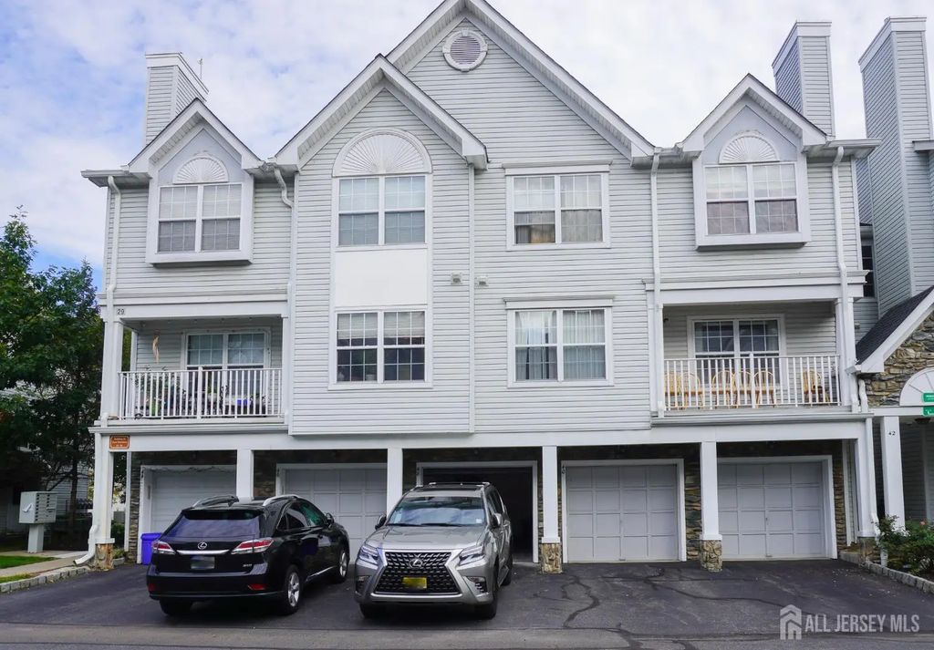 48 Prestwick Way, Edison