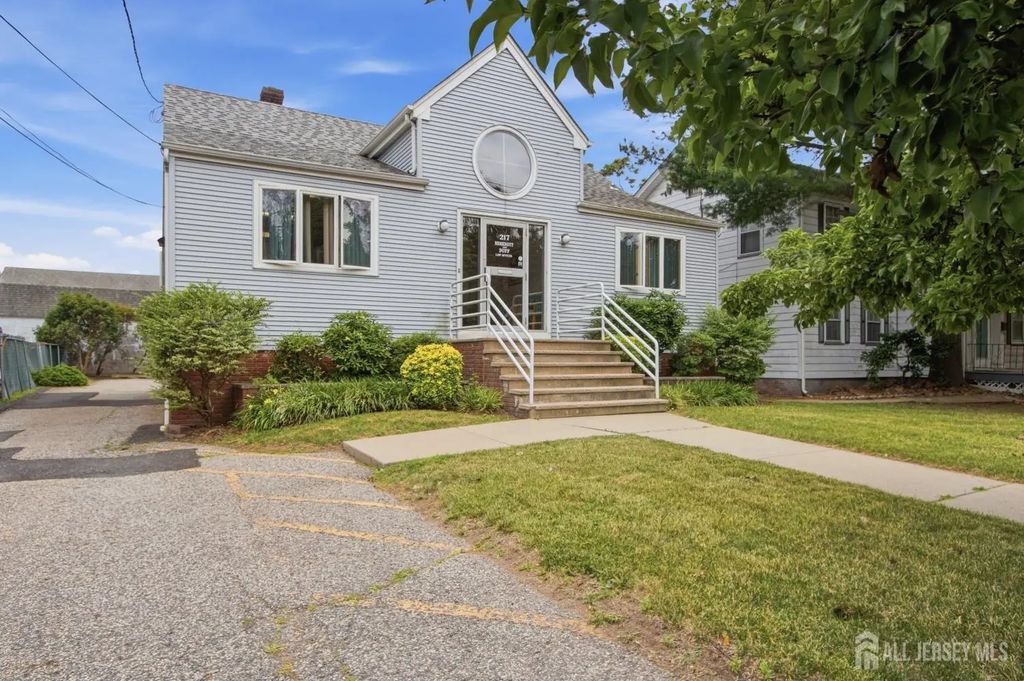 217 Main Street 1, Woodbridge Proper