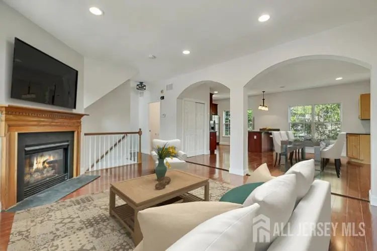 19 Russell Court, Old Bridge