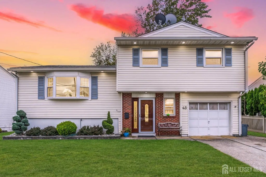 43 Charlotte Street, Carteret