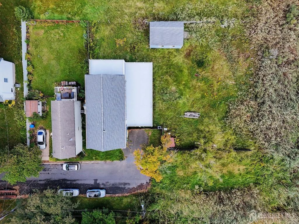 227 Bay Avenue, Leonardo