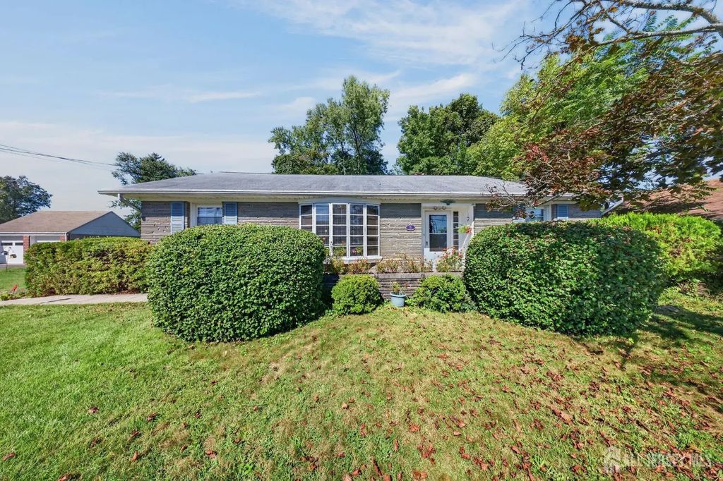 5 Lydecker Place, Middlesex