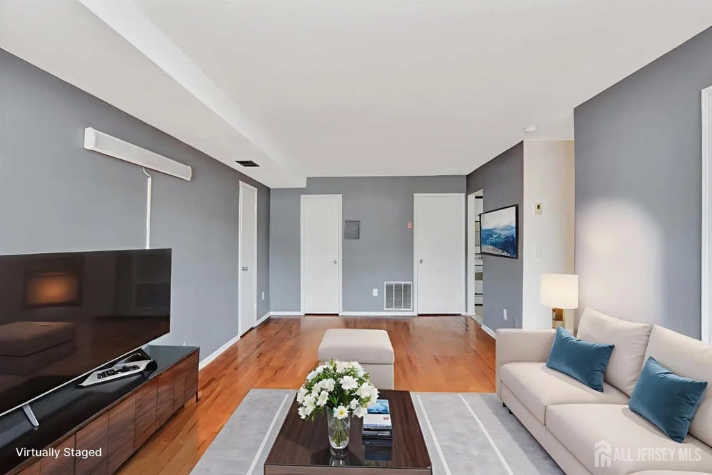 491 College Drive, Edison