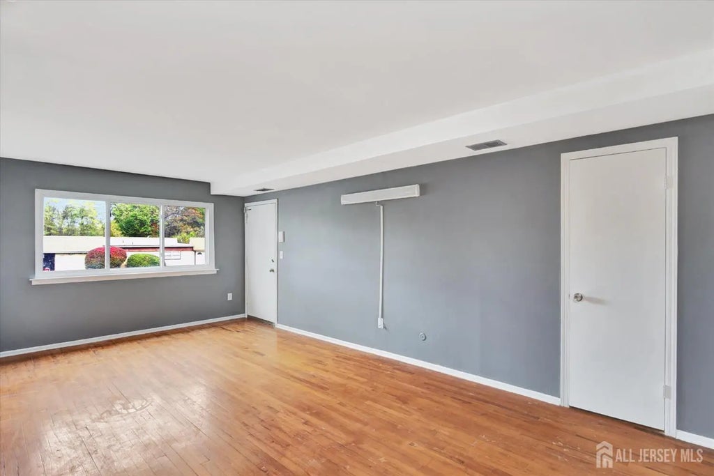 491 College Drive, Edison