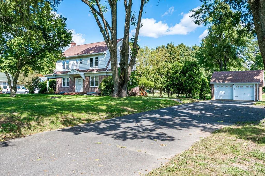338 Buckelew Avenue, Monroe