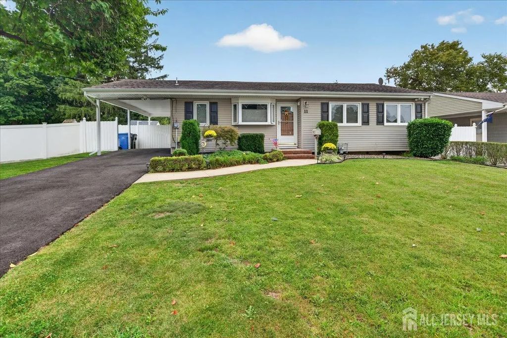 11 Brown Court, Old Bridge