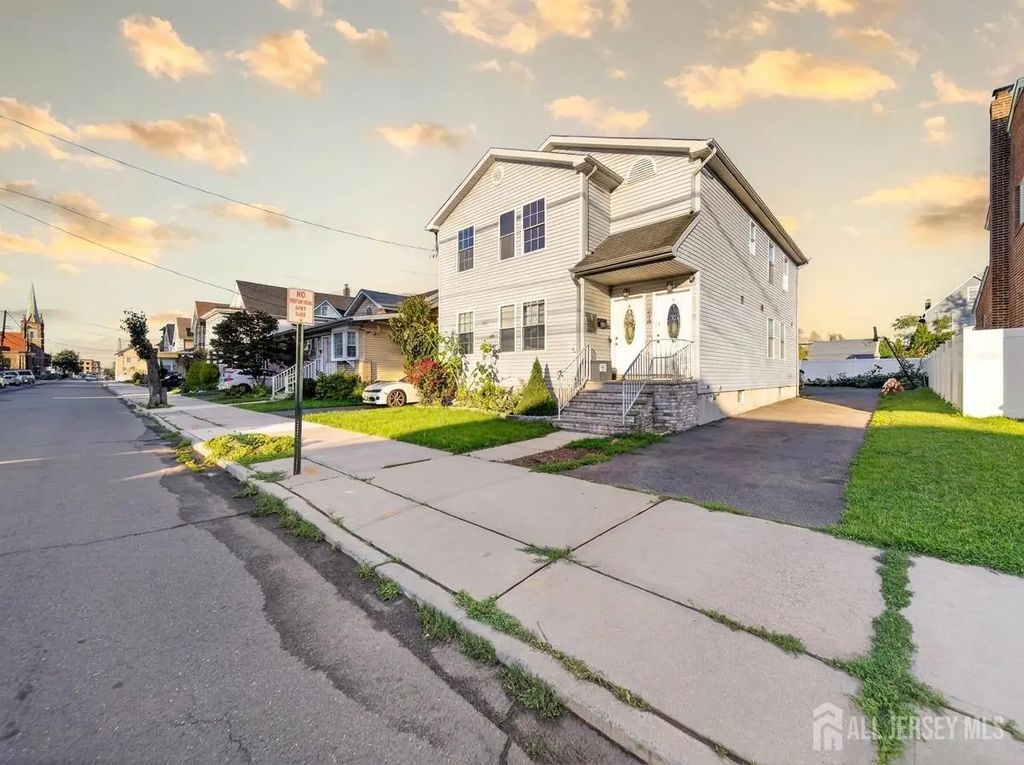 138 Pershing Avenue, Carteret