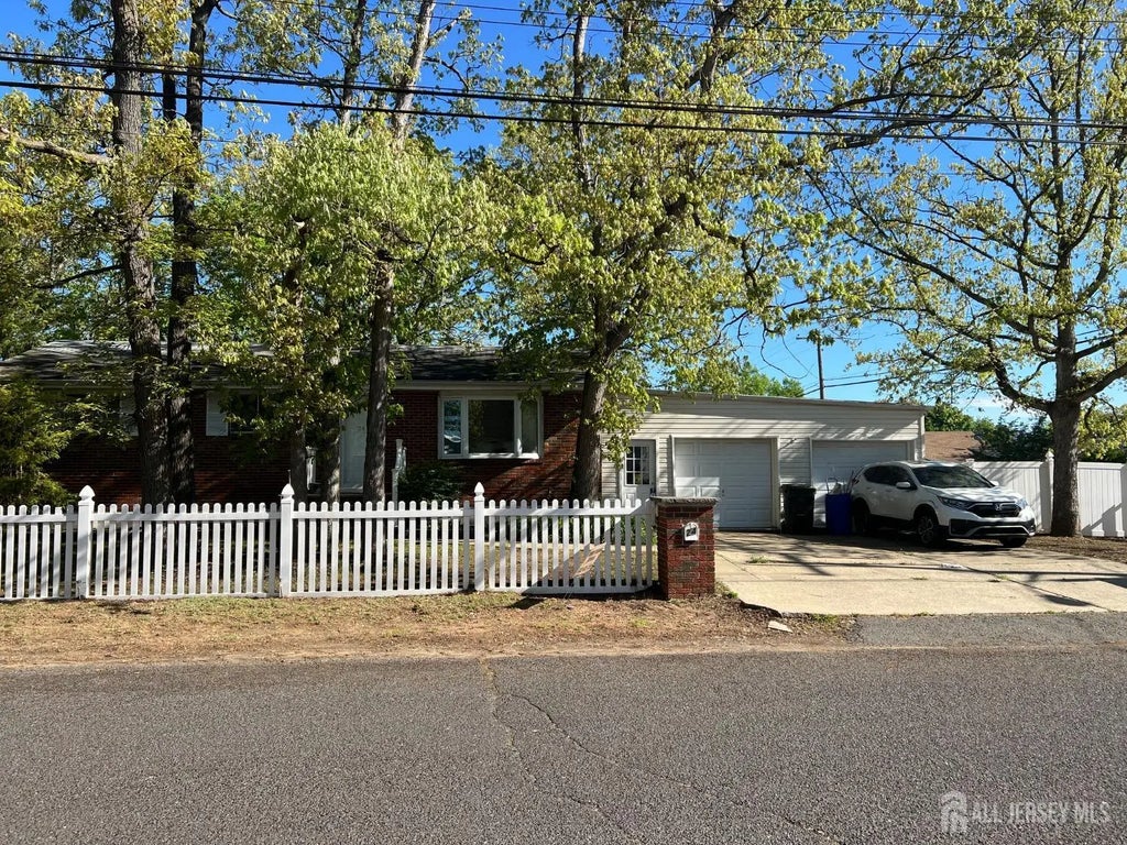 24 Kensington Avenue, Old Bridge