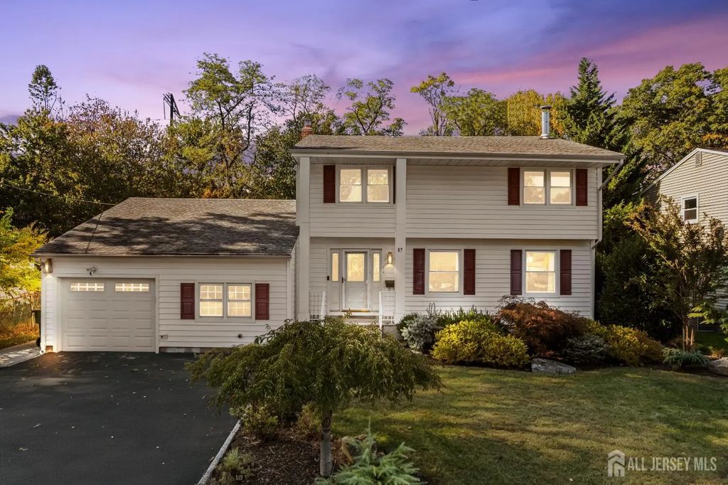 14 Mayling Court, Edison
