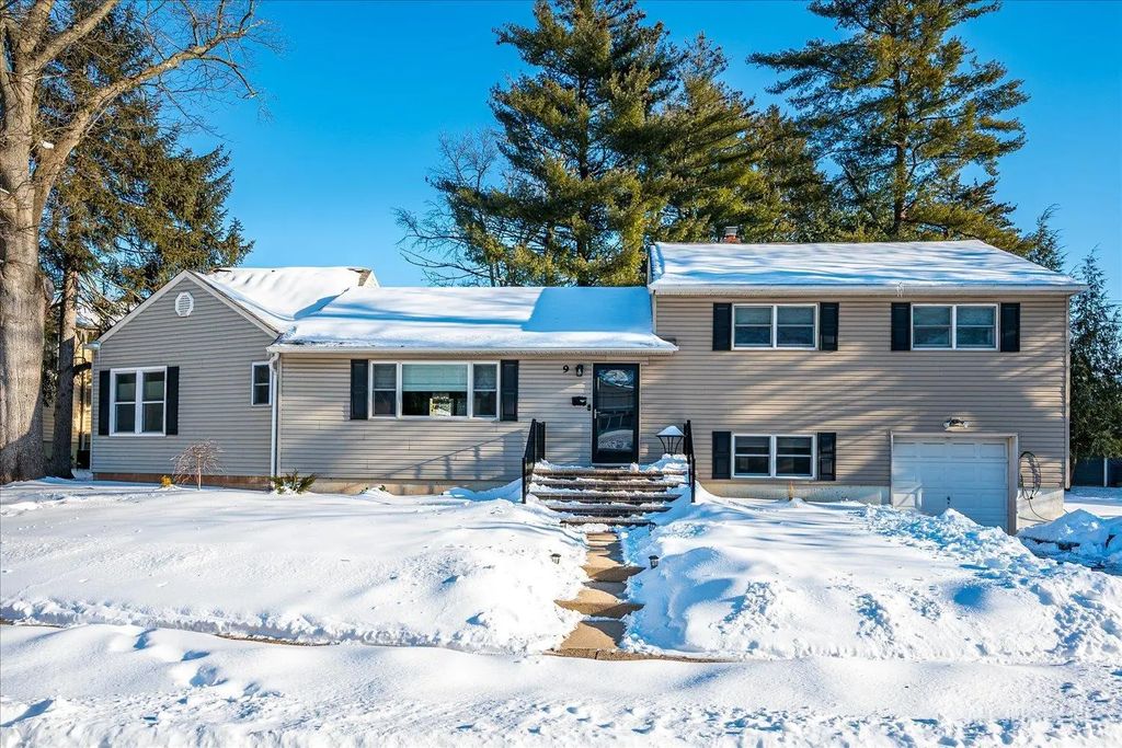 9 Olden Road, Edison
