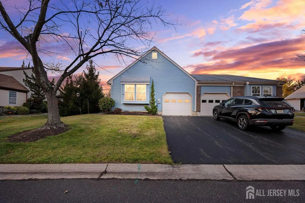 29 Hillsborough Drive, Monroe