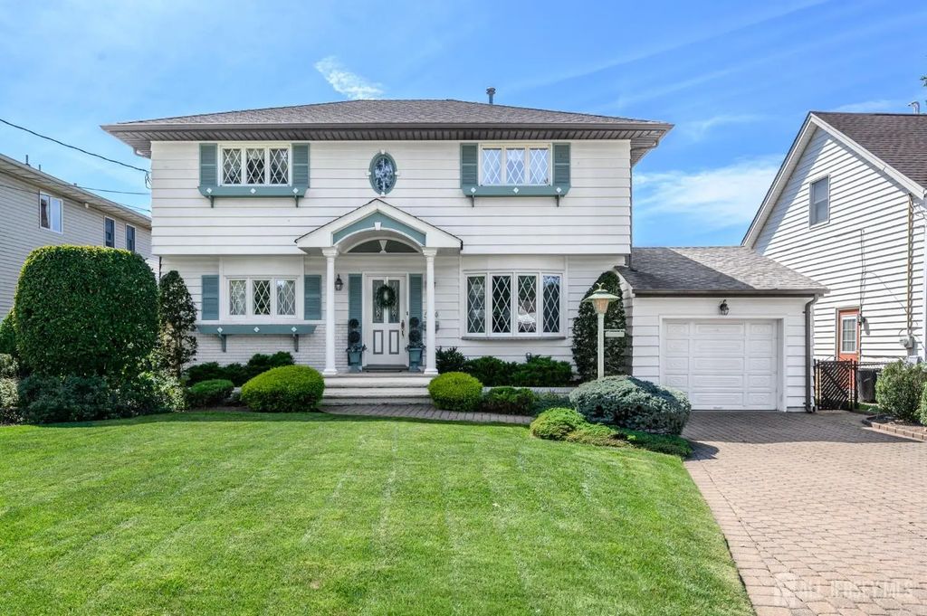 544 Pinewood Avenue, Roselle Park