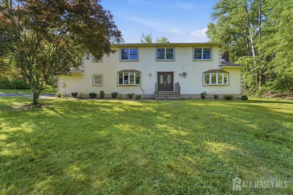 6 King Arthurs Court, Edison