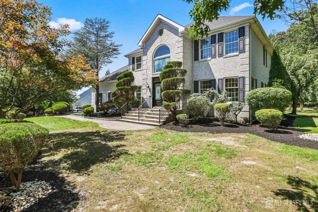 2 Verdi Road, Monroe