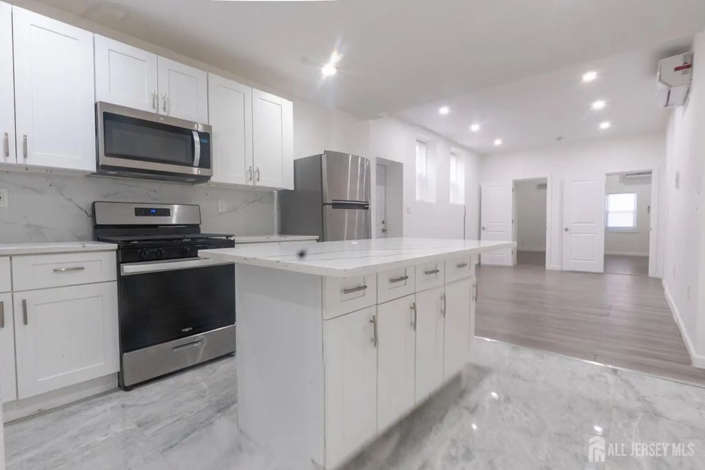 370 Pacific Avenue, Jersey City