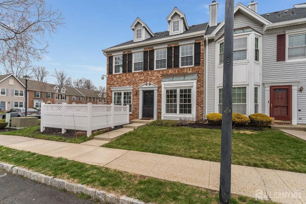 382 Hadleigh Lane, North Brunswick