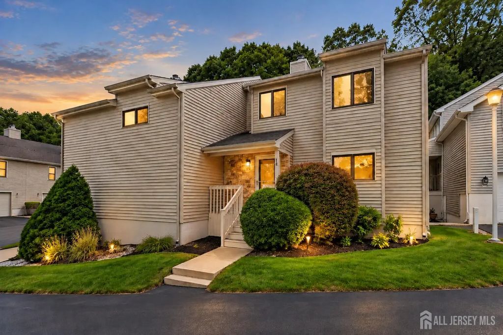 18 Oxford Lane, Middletown