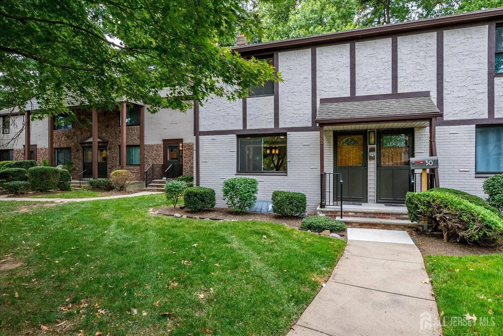 32 Kate Lane, Metuchen