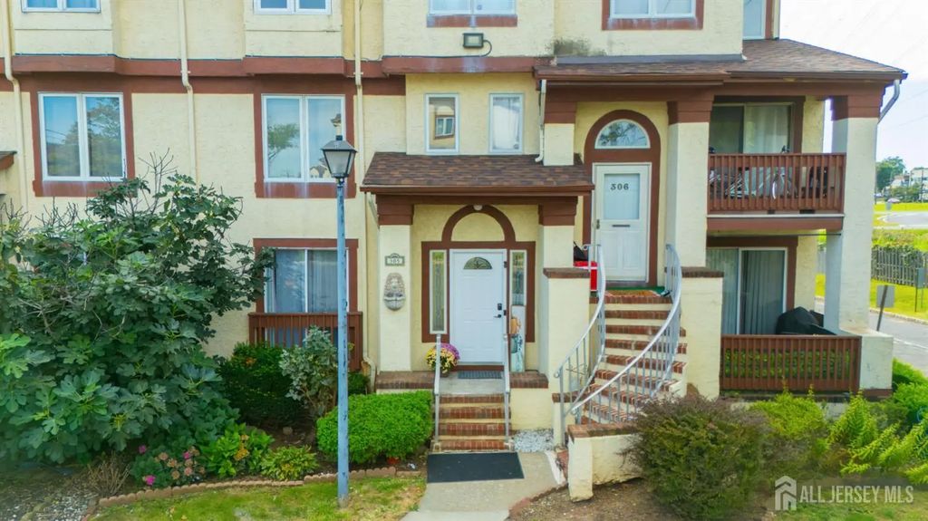 305 Michaels Court, Woodbridge Proper