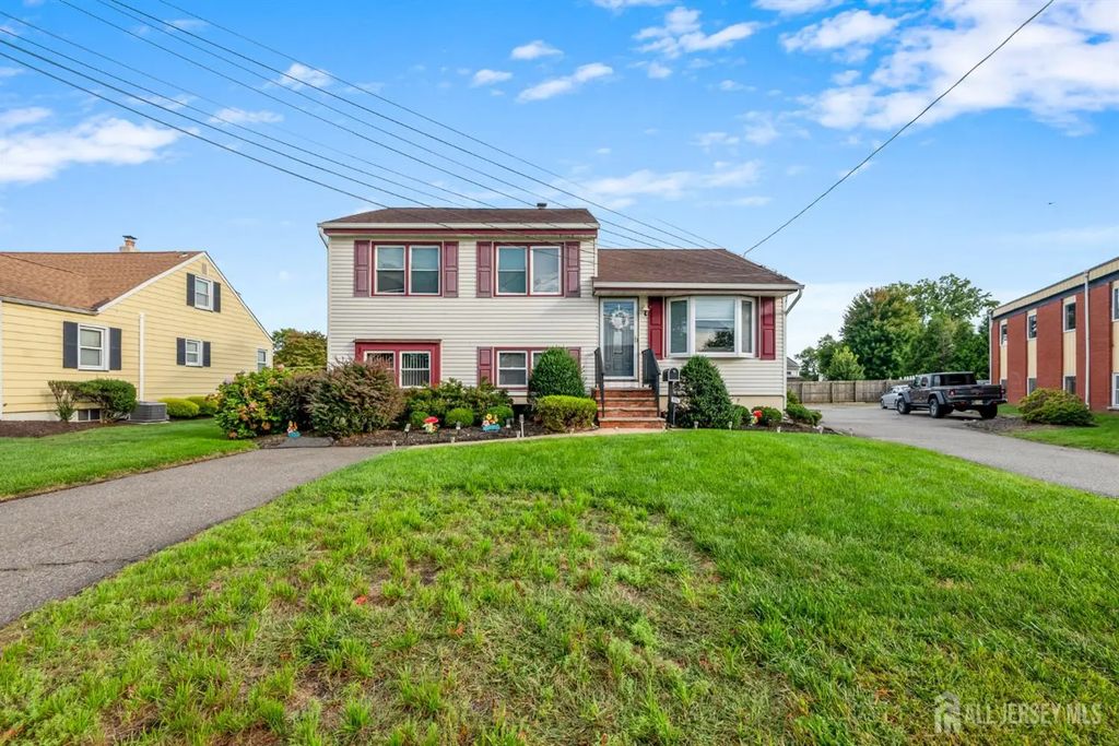 304 Maple Avenue, Middlesex