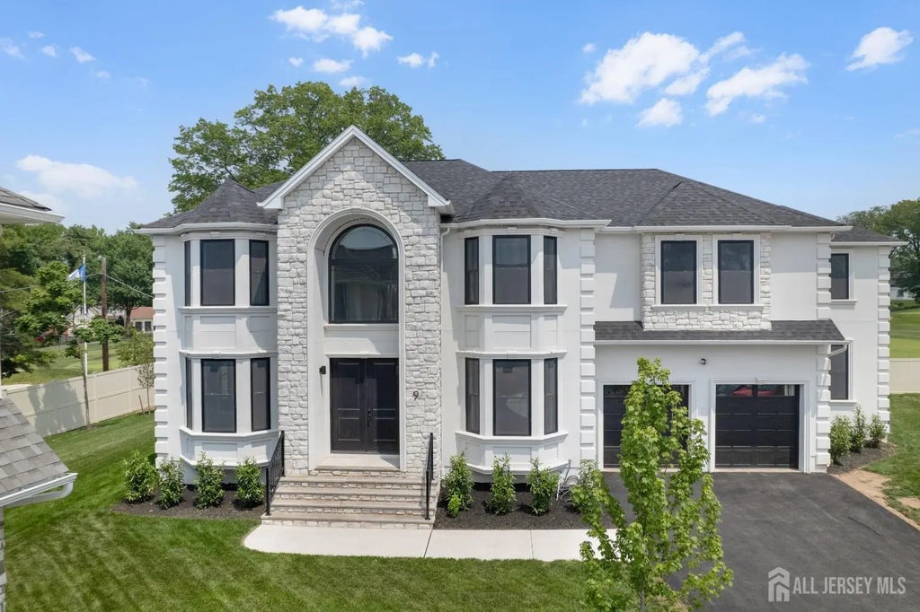 9 Links Drive, Edison