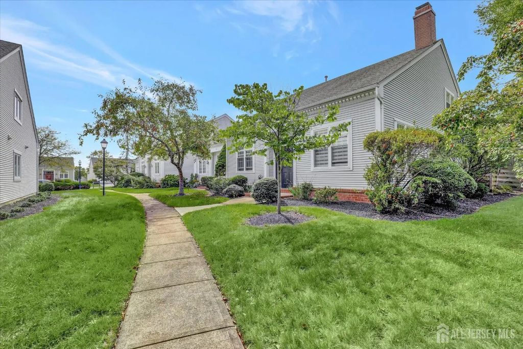 75 Winthrop Road, Monroe