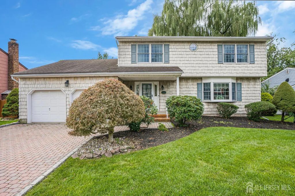 11 Woodrow Wilson Drive, Edison