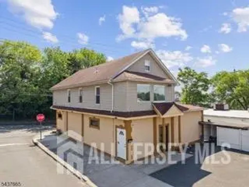 476 Bloy Street 3, Hillside