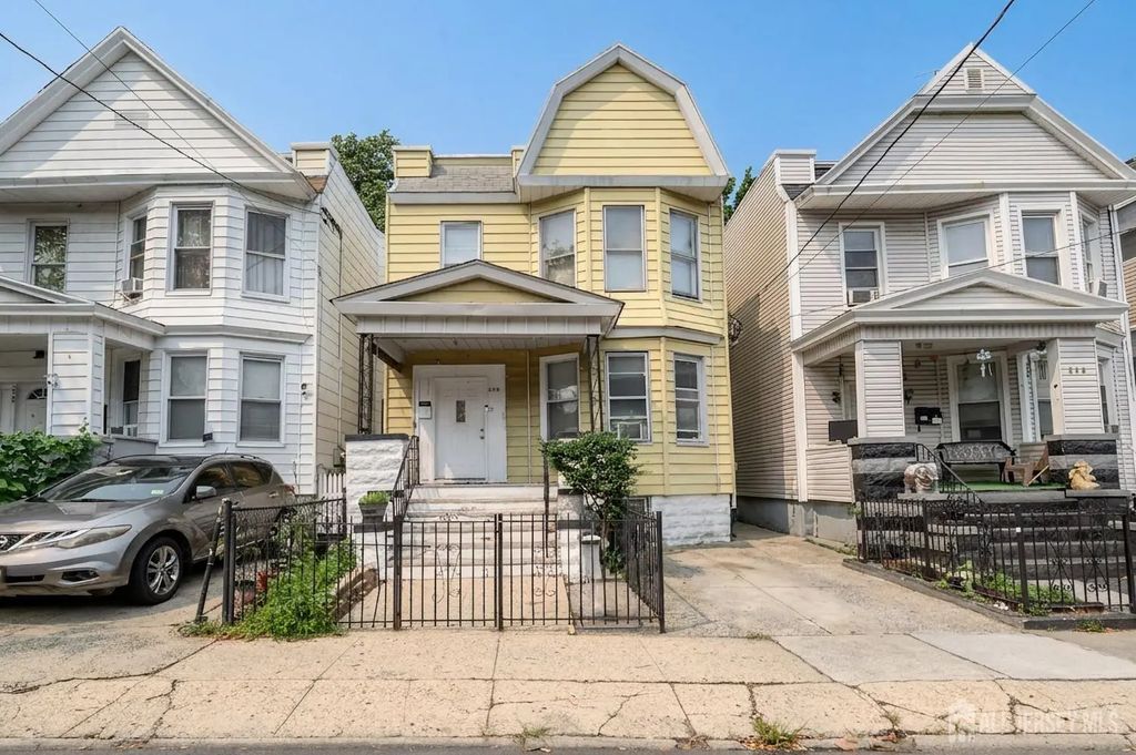216 Bayview Avenue, Jersey City