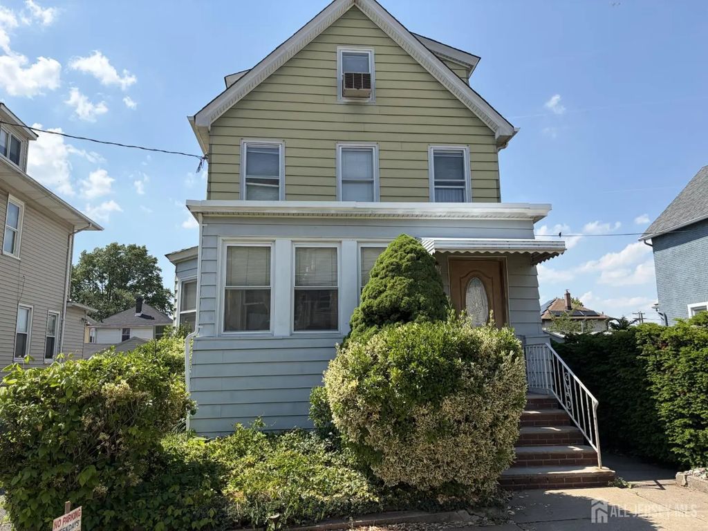 95 Emerson Street, Carteret