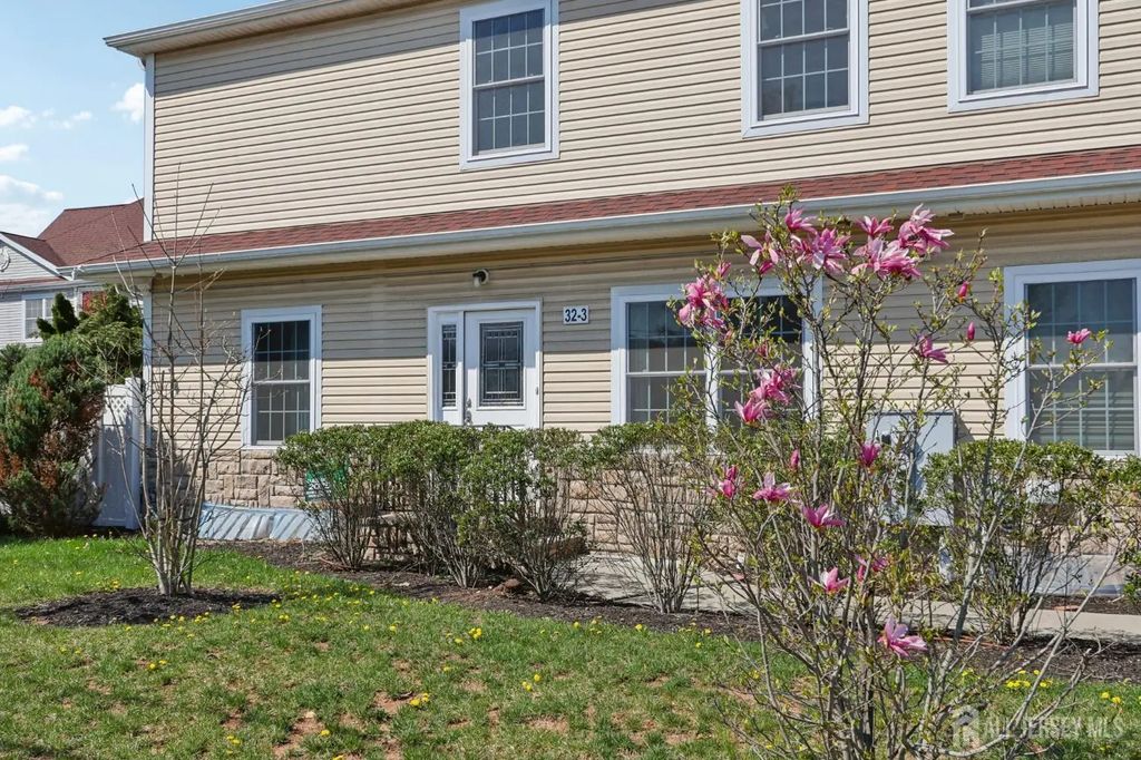 32 Cinder Road, Edison