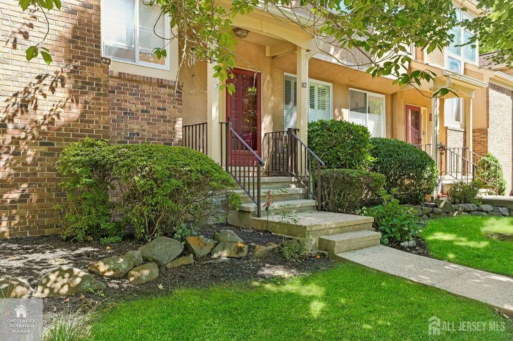 112 Kingsland Circle, South Brunswick