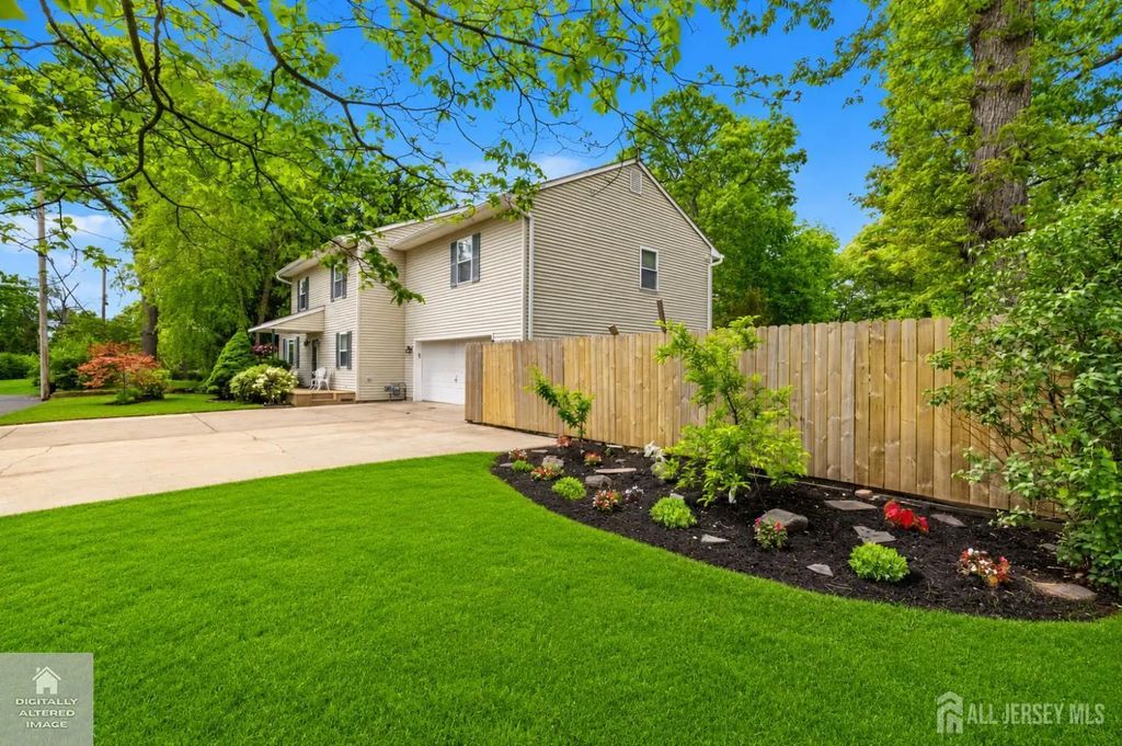 1591 W Princeton Avenue, Brick
