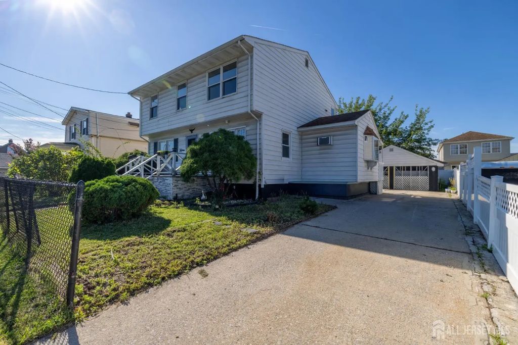 15 Clinton Avenue, Keasbey