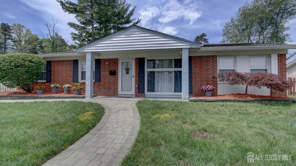107 Monmouth Road, Monroe