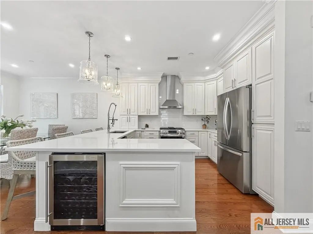 6 Cottrell Court, Old Bridge