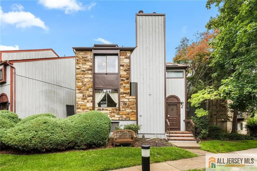 84 Diamond Lane, Old Bridge