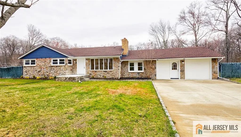 312 Matchaponix Road, Old Bridge