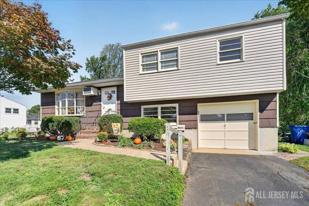 275 Madie Avenue, Spotswood