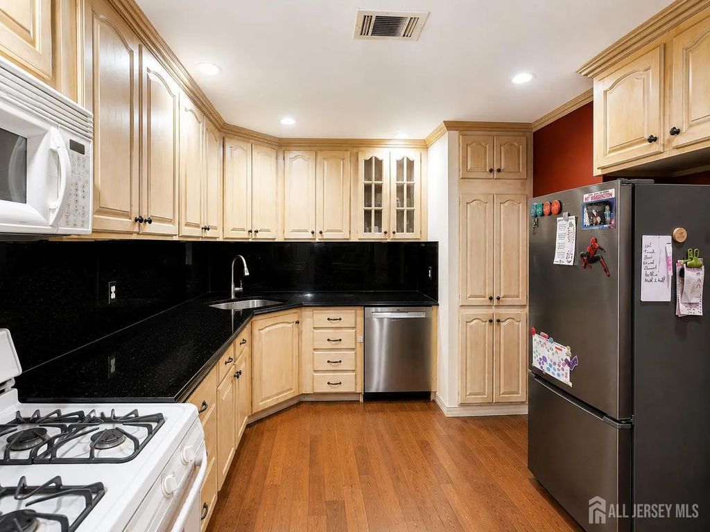 190 College Drive, Edison