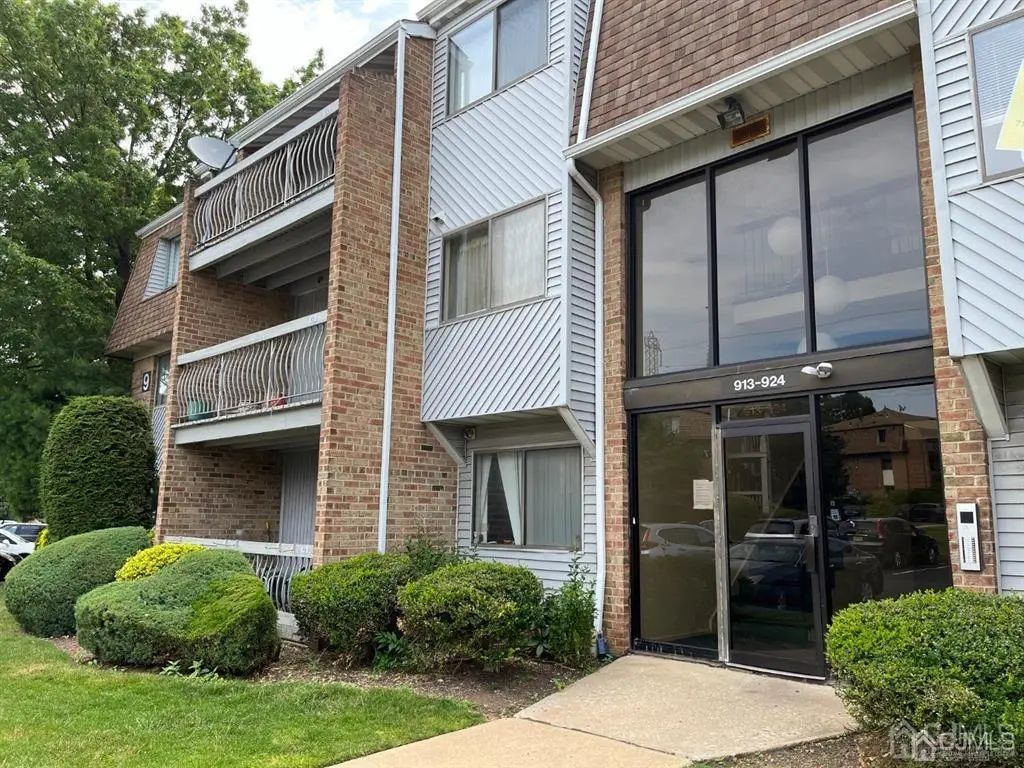 915 Edison Glen Terrace, Edison
