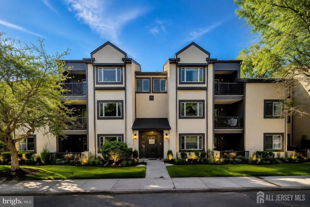 2210 Sayre Drive, Plainsboro