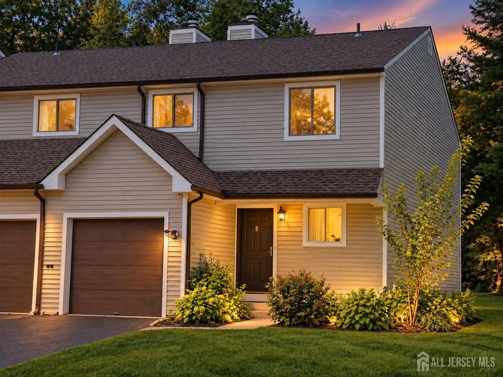 2 Tulip Court, Edison