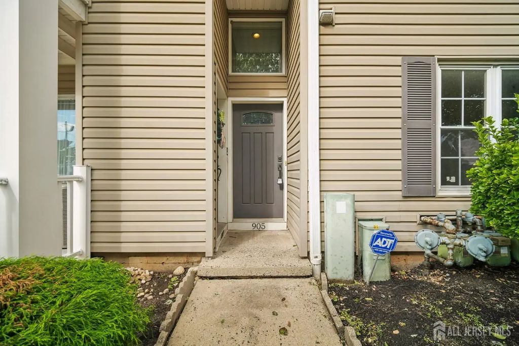 905 Montague Avenue, Iselin