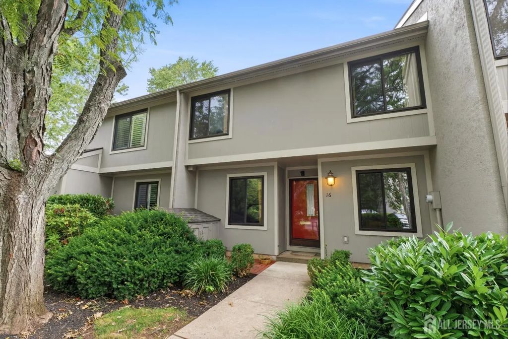 16 Irongate, Metuchen