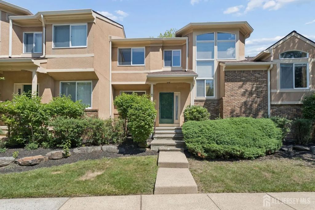 41 Kingsland Circle, South Brunswick