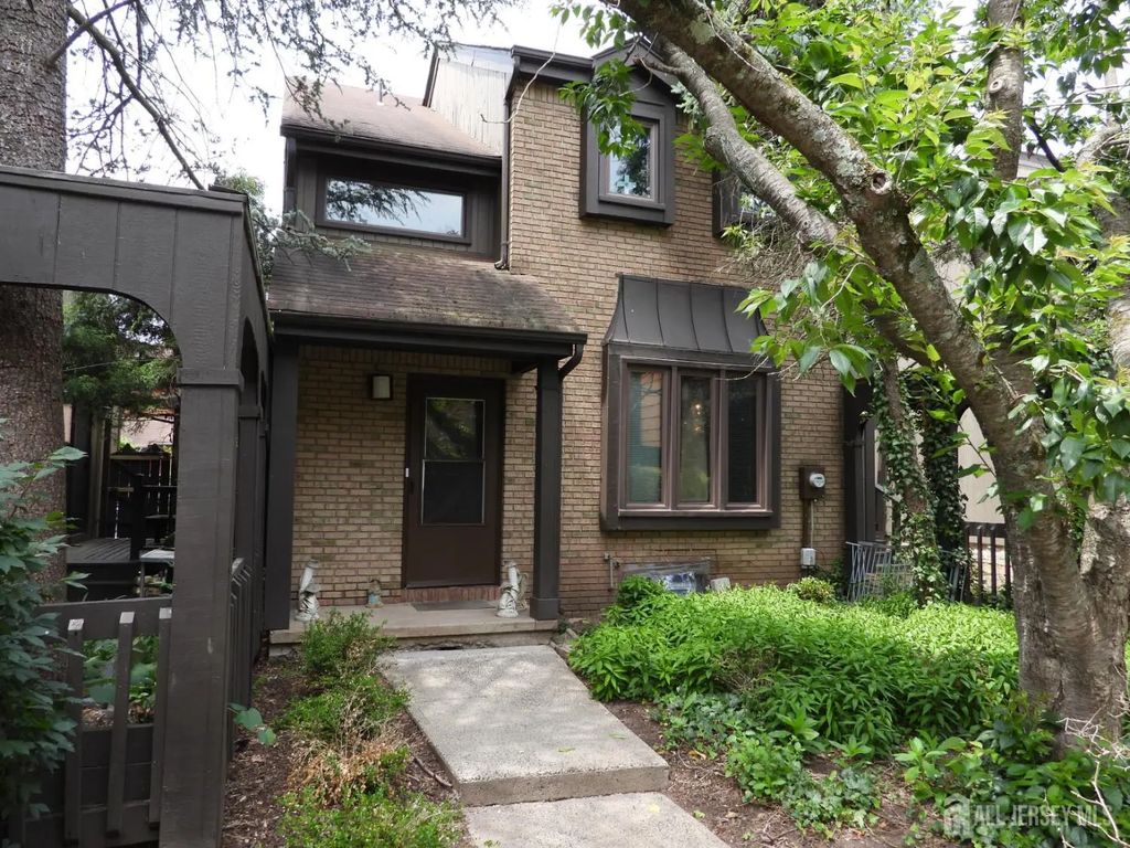 41 Riverbend Drive, North Brunswick
