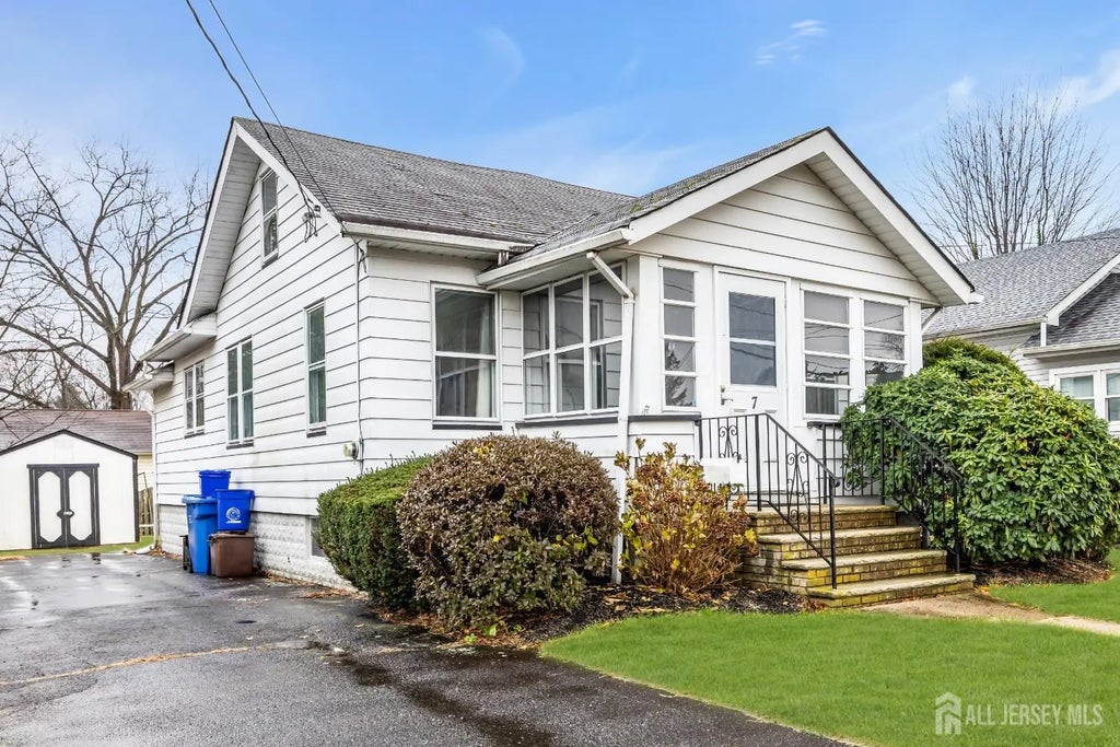 7 Leonardine Avenue, South River