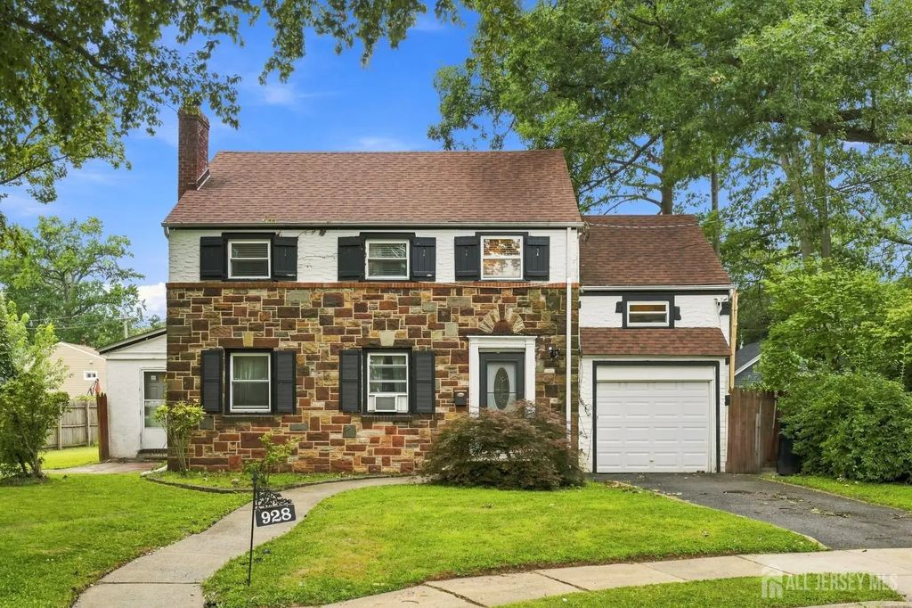 928 Beechwood Court, Plainfield